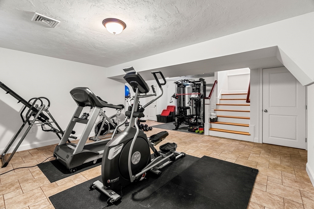 40 Knowles Road Watertown, MA 02472 - Photo 29 of 33