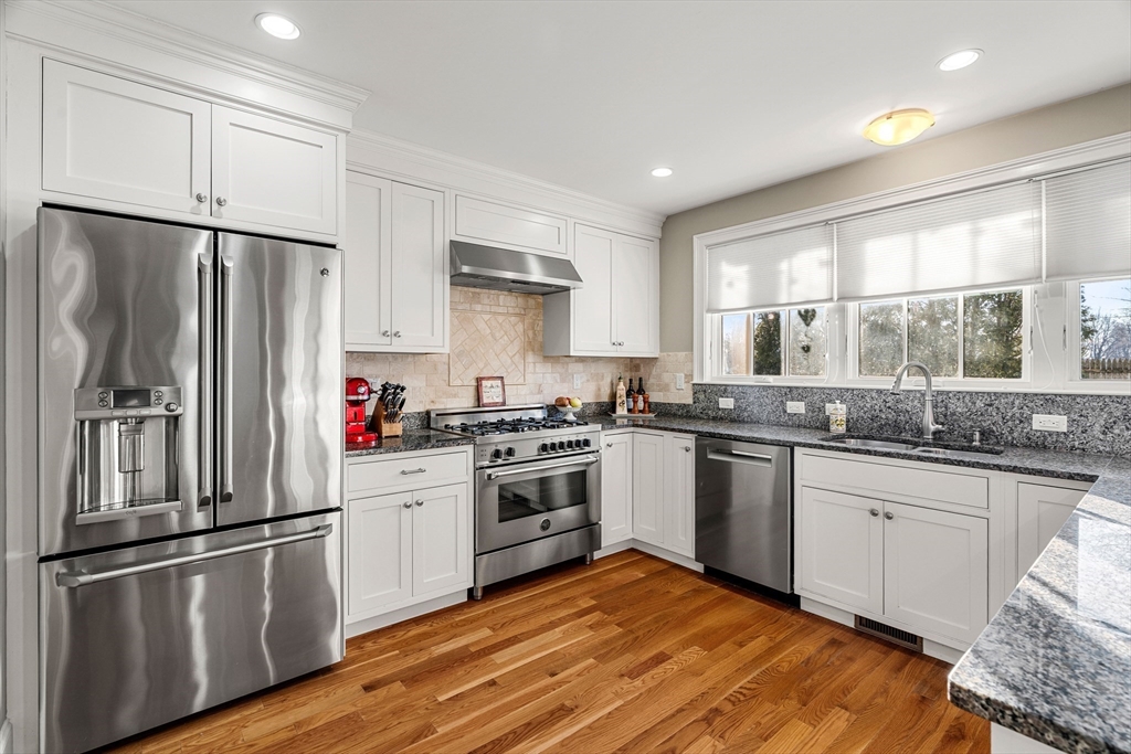 40 Knowles Road Watertown, MA 02472 - Photo 8 of 33