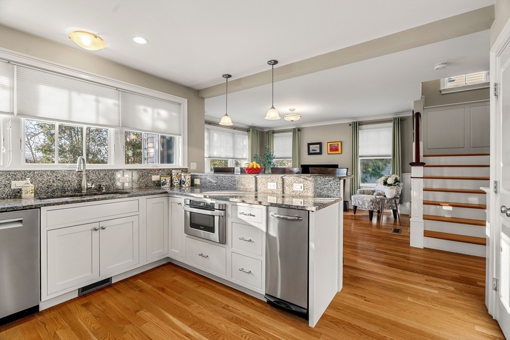 40 Knowles Road Watertown, MA 02472 - Photo 9 of 33