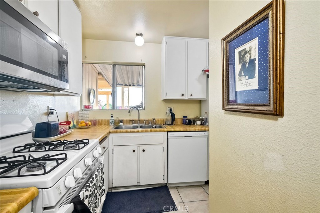 4539 Sunrise Oceanside, CA 92056 - Photo 10 of 25