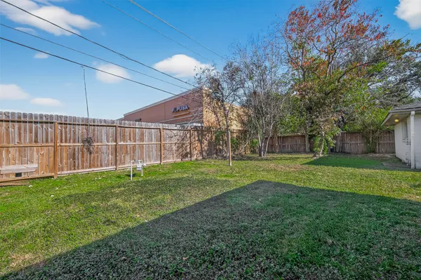 $2,550 | 5674 Hazen Street, Houston, TX 77081