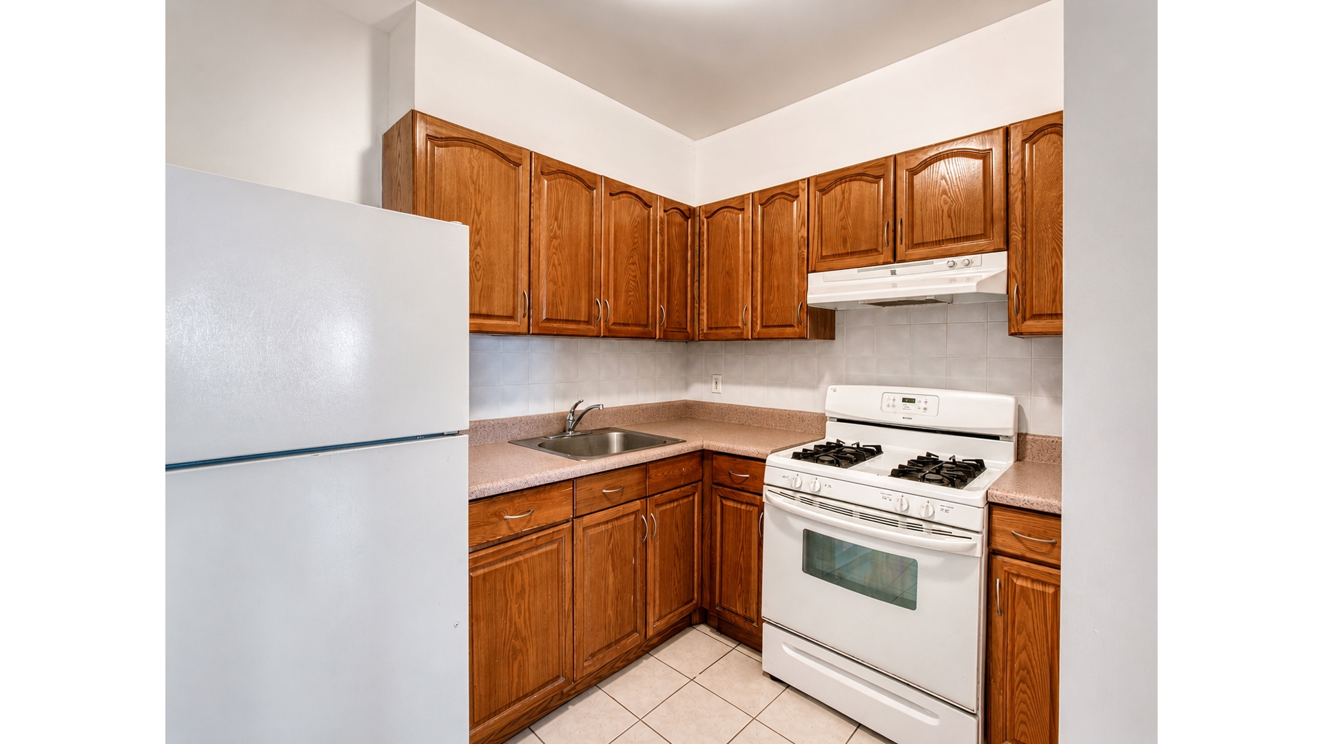 90 Moore Street, Unit 2F Brooklyn, NY 11206 - Photo 3 of 7