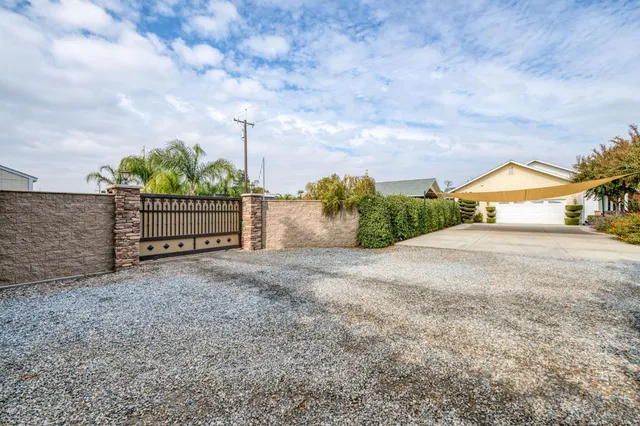 $1,325,000 | 1565 South Indianola Avenue, Sanger, CA 93657