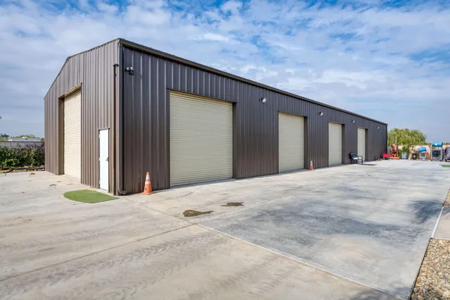 $1,325,000 | 1565 South Indianola Avenue, Sanger, CA 93657