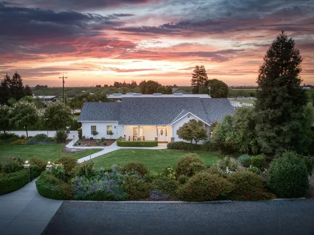 $1,325,000 | 1565 South Indianola Avenue, Sanger, CA 93657