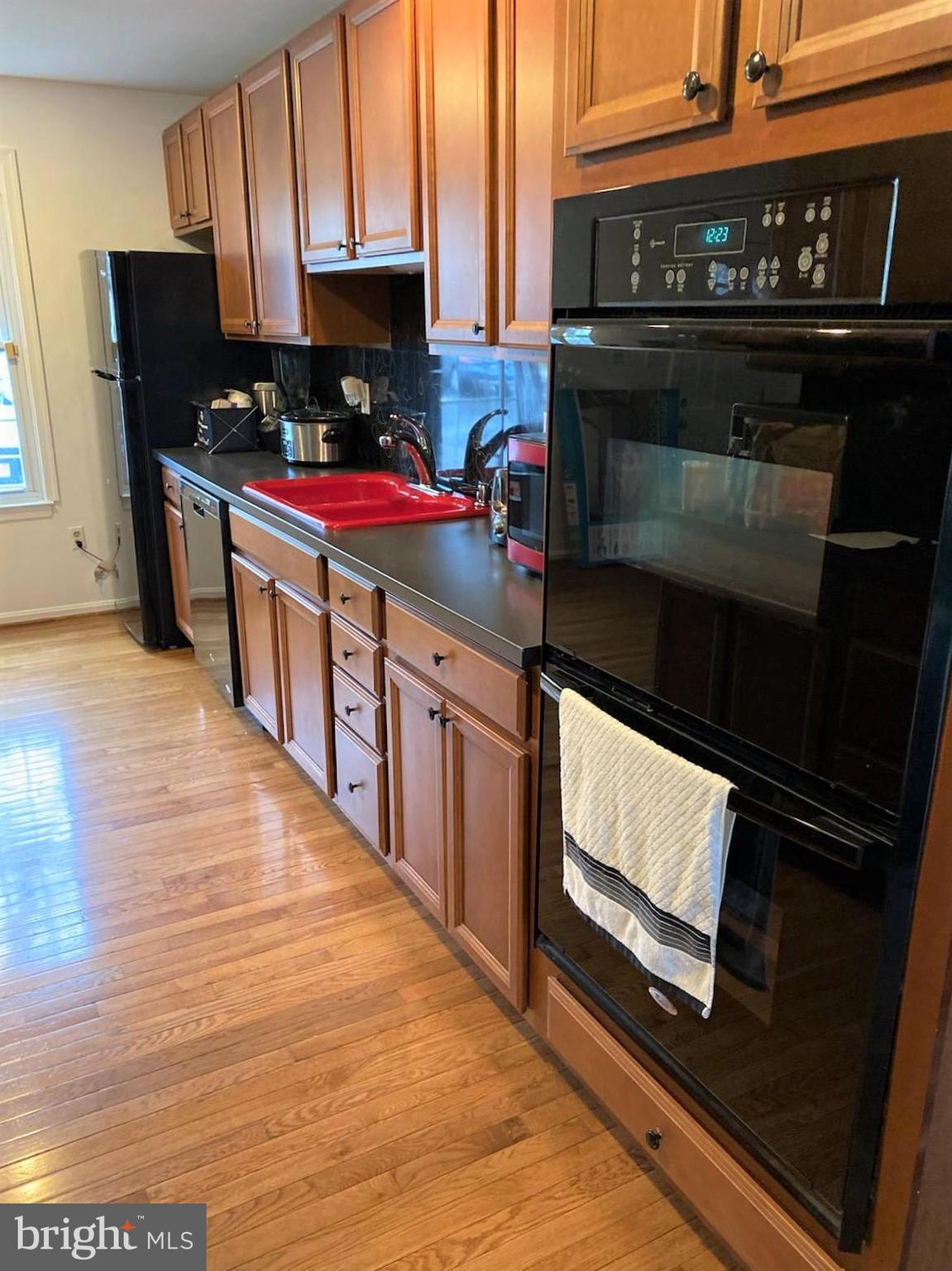 2113 Carriage Square Place Silver Spring, MD 20906 - Photo 4 of 25 Mmm, what's cooking?