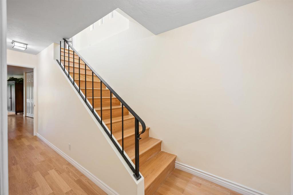 846 Val Sereno Drive Encinitas, CA 92024 - Photo 18 of 43 a view of entryway