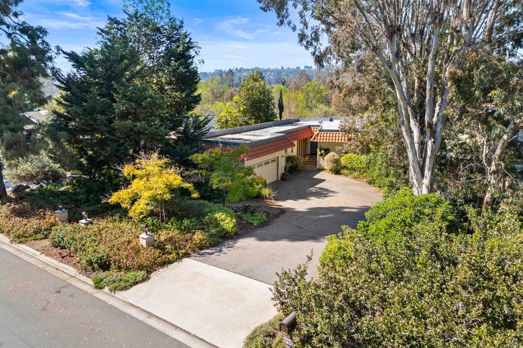 846 Val Sereno Drive Encinitas, CA 92024 - Photo 34 of 43 a view of a garden with a bench