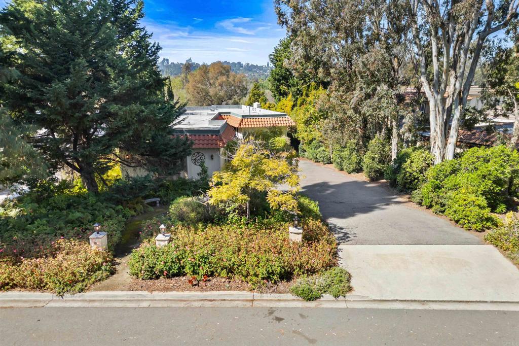 846 Val Sereno Drive Encinitas, CA 92024 - Photo 35 of 43 front view of a house with a yard