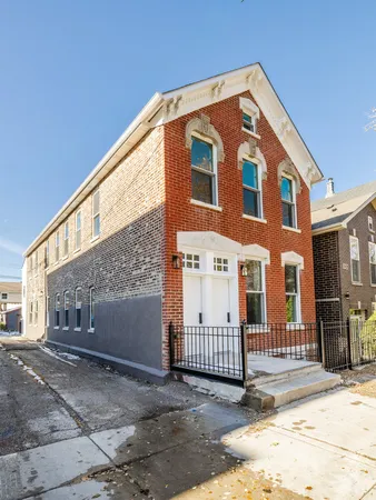 $4,500 | 1830 South Peoria Street, Unit 1, Chicago, IL 60608