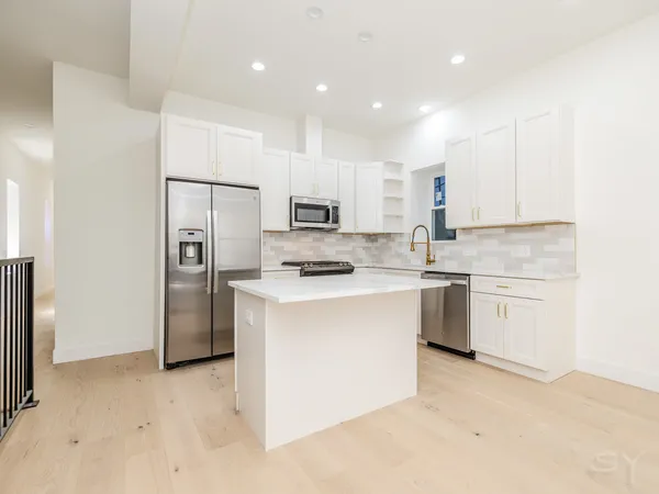 $4,500 | 1830 South Peoria Street, Unit 1, Chicago, IL 60608