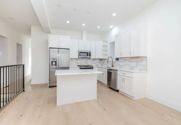 $4,500 | 1830 South Peoria Street, Unit 1, Chicago, IL 60608