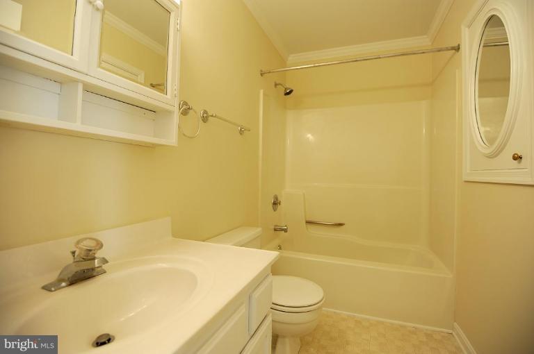 9011 Buckland Mill Road Gainesville, VA 20155 - Photo 14 of 23 Bath #1