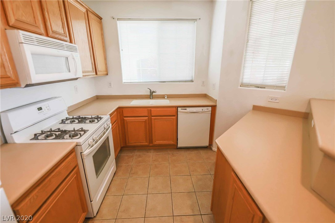 9121 Ripple Ridge Avenue, Unit 103 Las Vegas, NV 89149 - Photo 9 of 20 Gallery Image 9