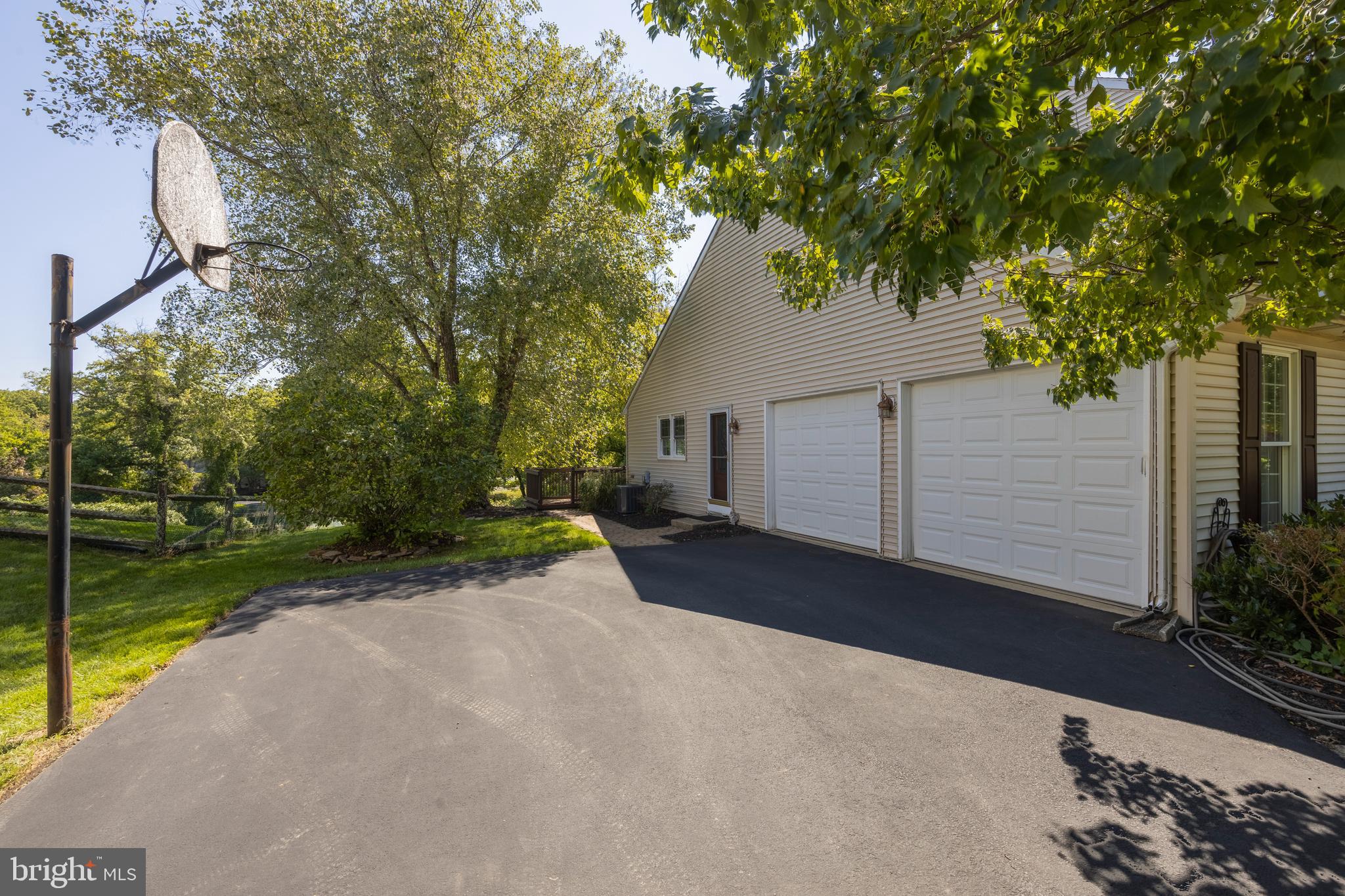 1005 Longfield Road Southampton, PA 18966 - Photo 3 of 44 Gallery Image 3