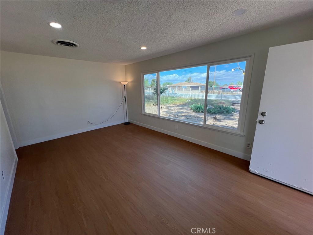 15683 Fir Street Hesperia, CA 92345 - Photo 13 of 63
