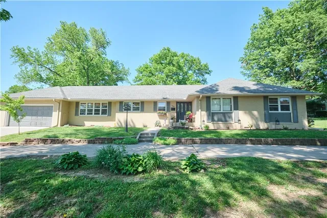 $245,000 | 608 Sycamore Lane, Pittsburg, KS 66762