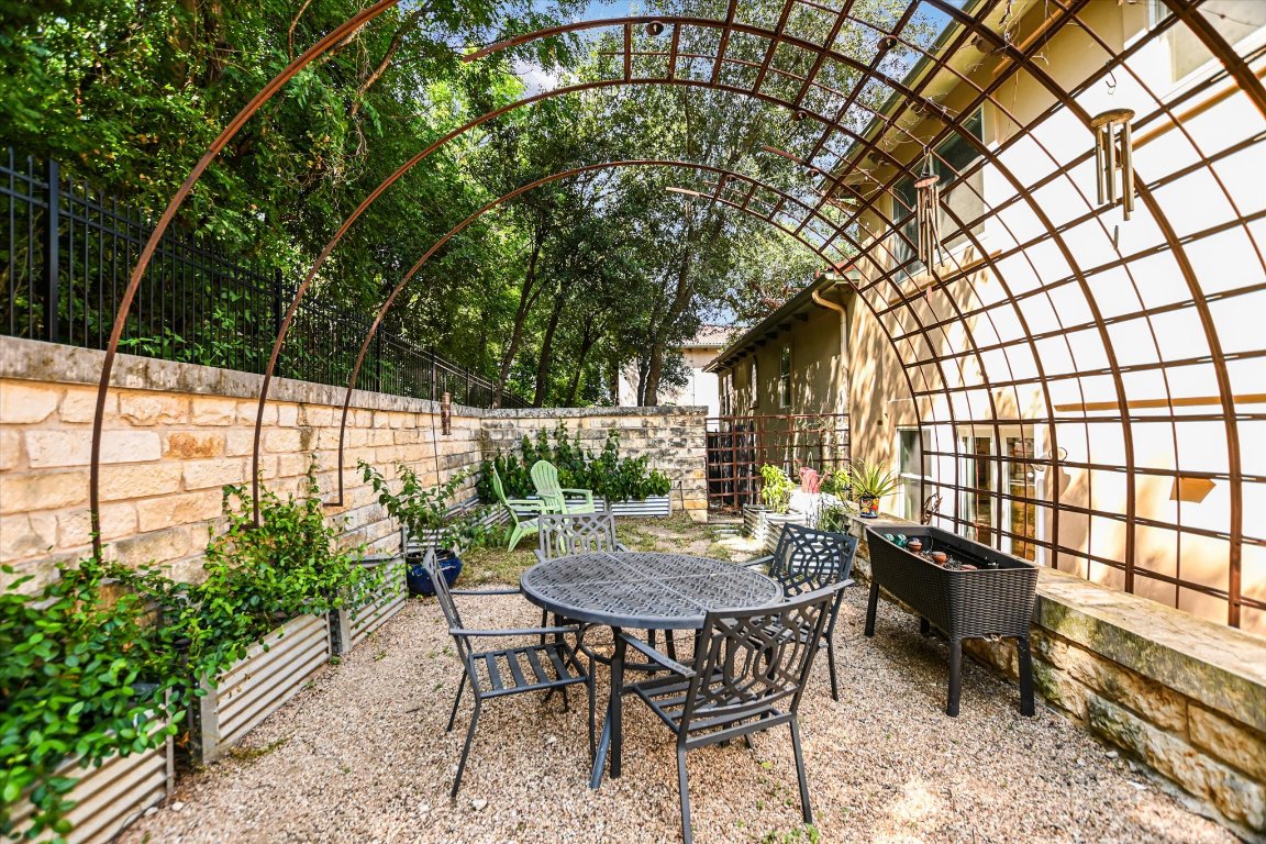 1529 Barton Springs Road, Unit 24 Austin, TX 78704 - Photo 17 of 20