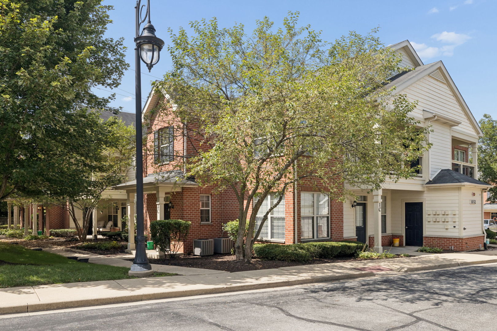 1032 Swift Road, Unit 1B Glen Ellyn, IL 60137 - Photo 1 of 19 Gallery Image 1