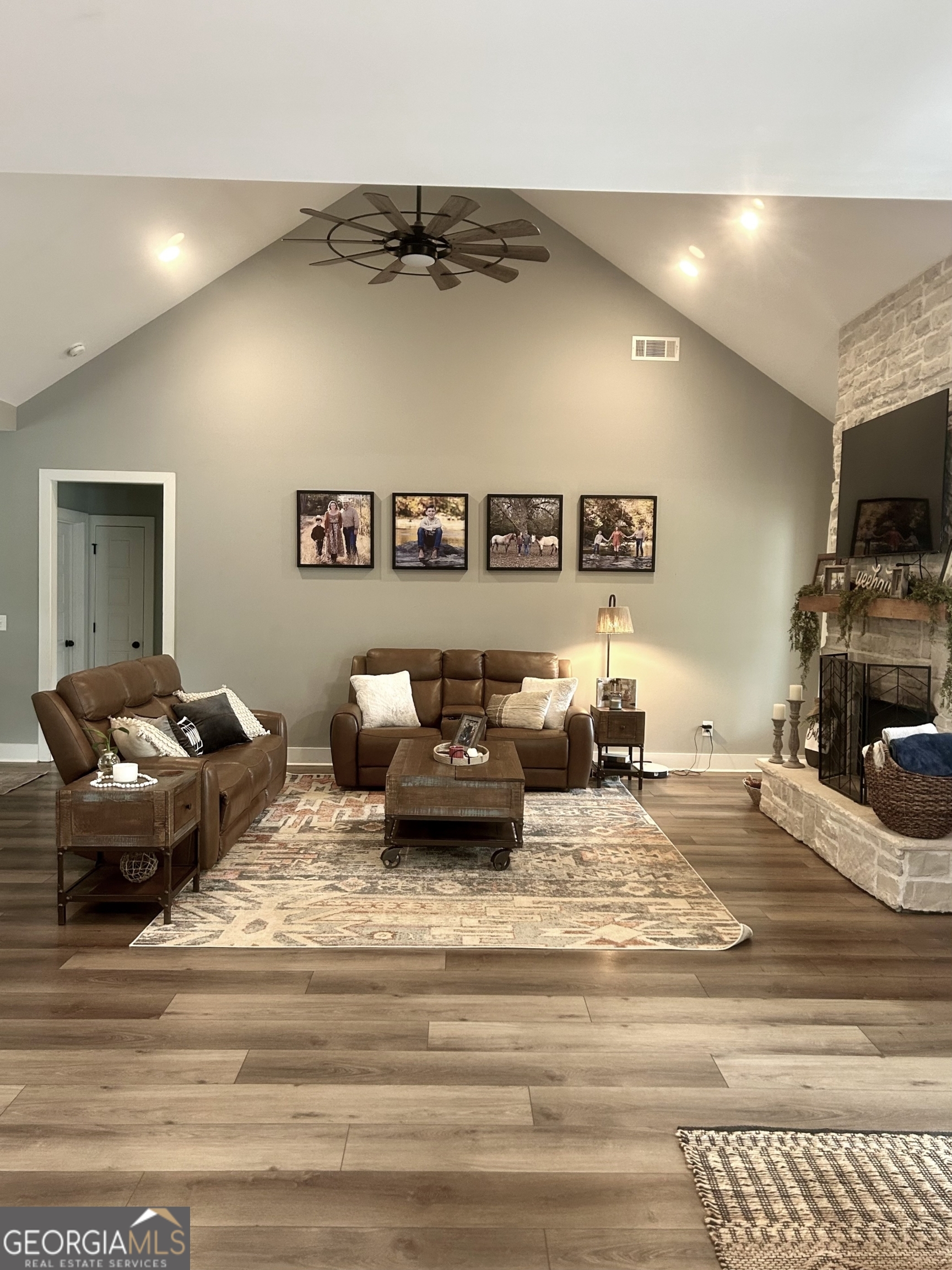 1250 Godfrey Road Madison, GA 30650 - Photo 19 of 42 a living room with furniture
