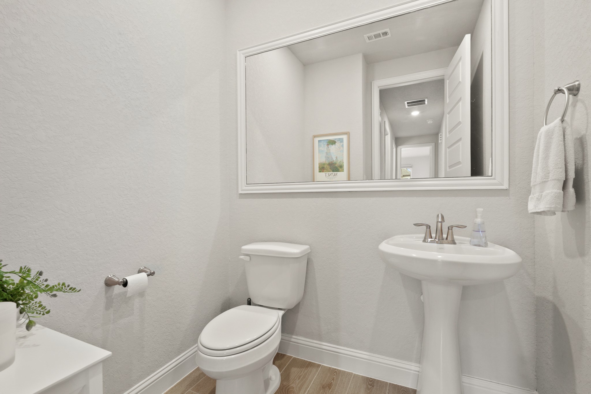 29411 Kearney Ridge Boerne, TX 78015 - Photo 12 of 34 a bathroom with a sink mirror and toilet