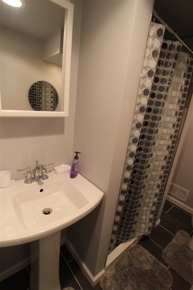 1193 Wreckenridge Road Flint, MI 48532 - Photo 12 of 21 31392653-11.JPG