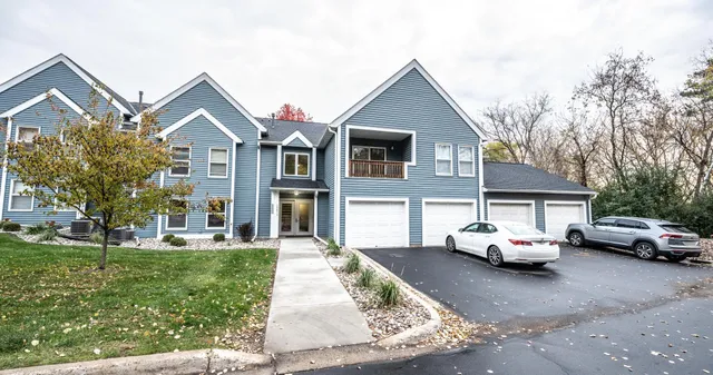 $149,900 | 1381 Berry Ridge Road, Unit 403, Eagan, MN 55123