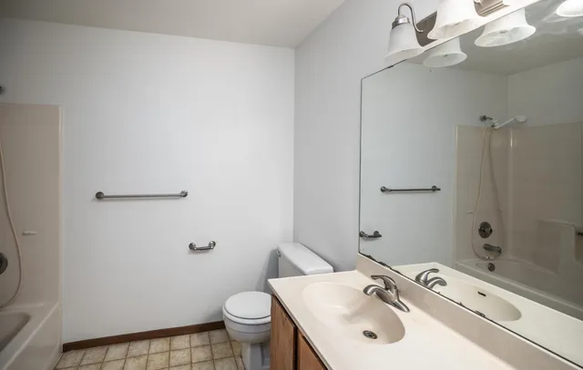 $149,900 | 1381 Berry Ridge Road, Unit 403, Eagan, MN 55123