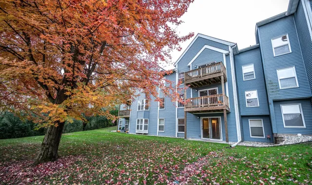 $149,900 | 1381 Berry Ridge Road, Unit 403, Eagan, MN 55123