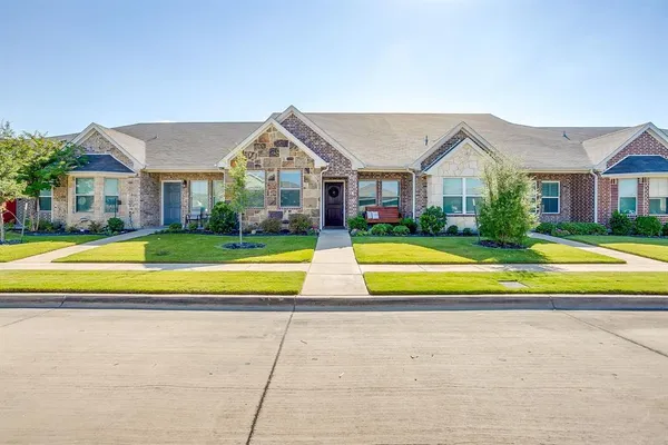 $329,900 | 464 Pine Street, Burleson, TX 76028