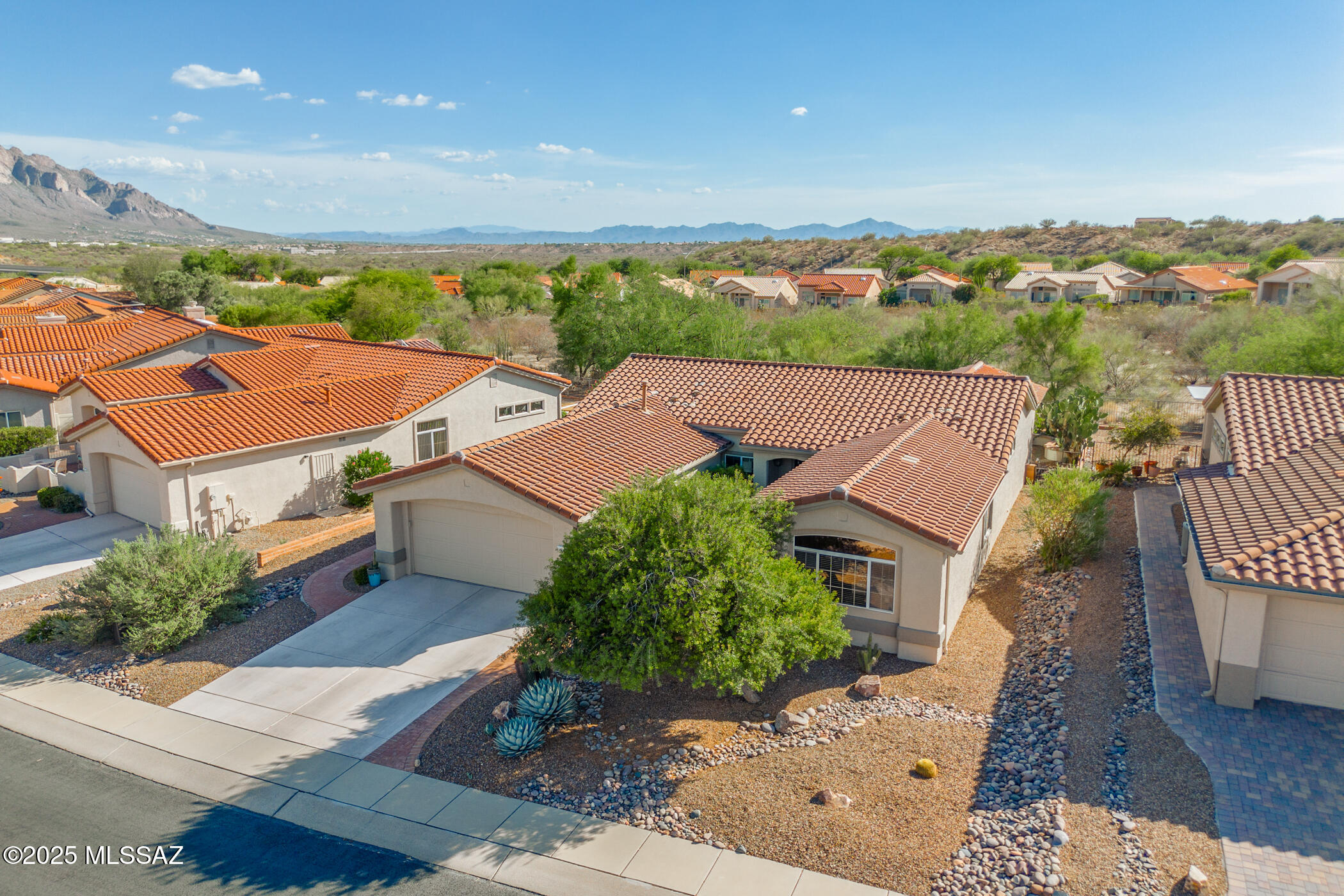 13643 North Pima Spring Way Oro Valley, AZ 85755 - Photo 4 of 50
