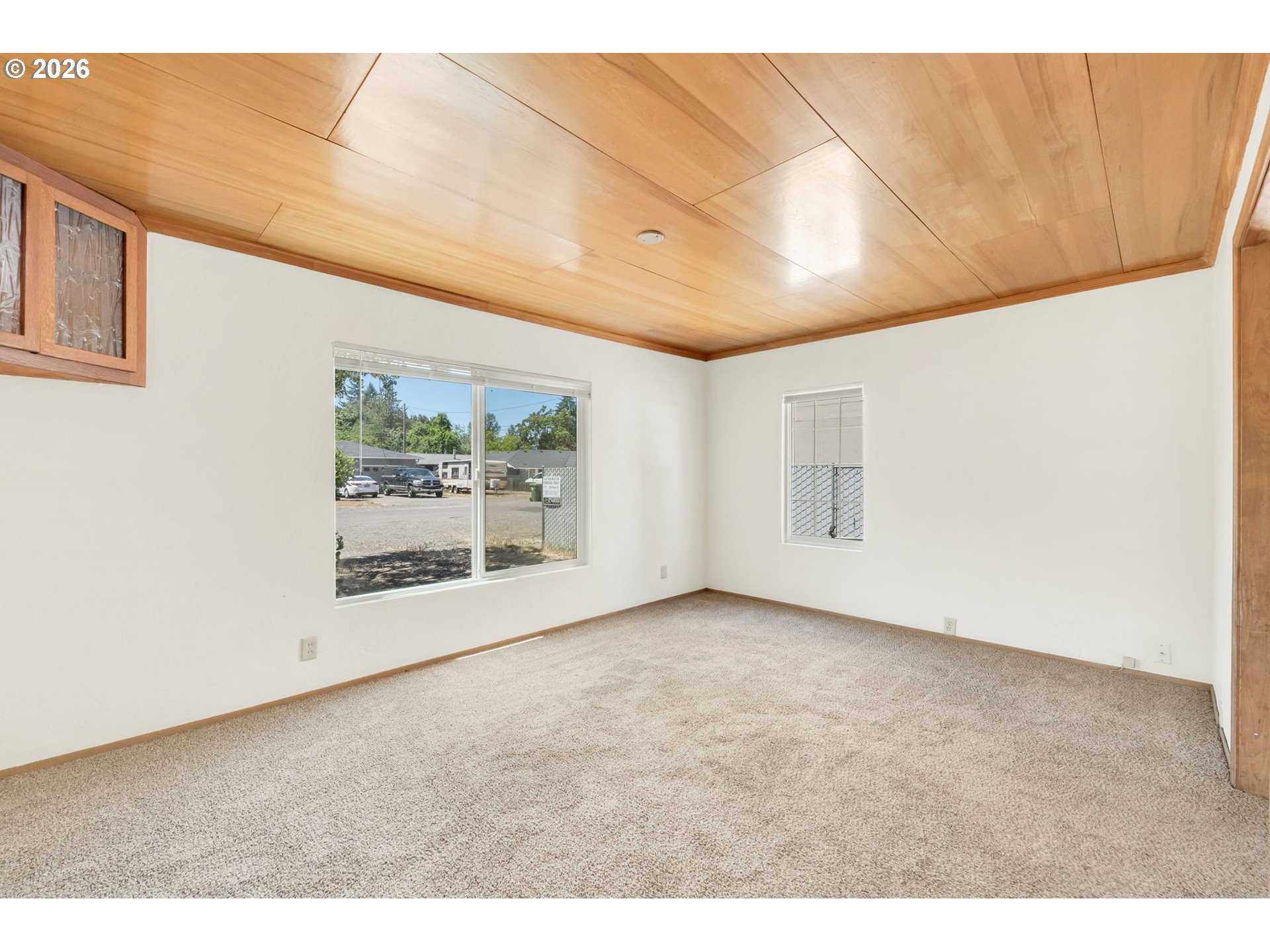 2025 Devos Street Eugene, OR 97402 - Photo 17 of 29