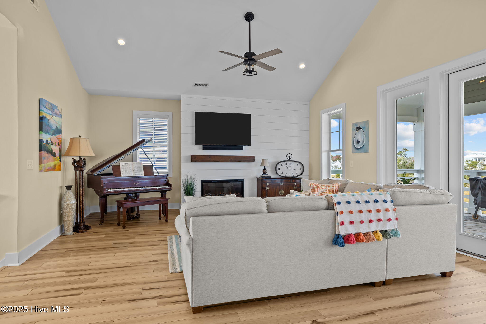 1402 Olde Farm Road Morehead City, NC 28557 - Photo 10 of 78 Living Room