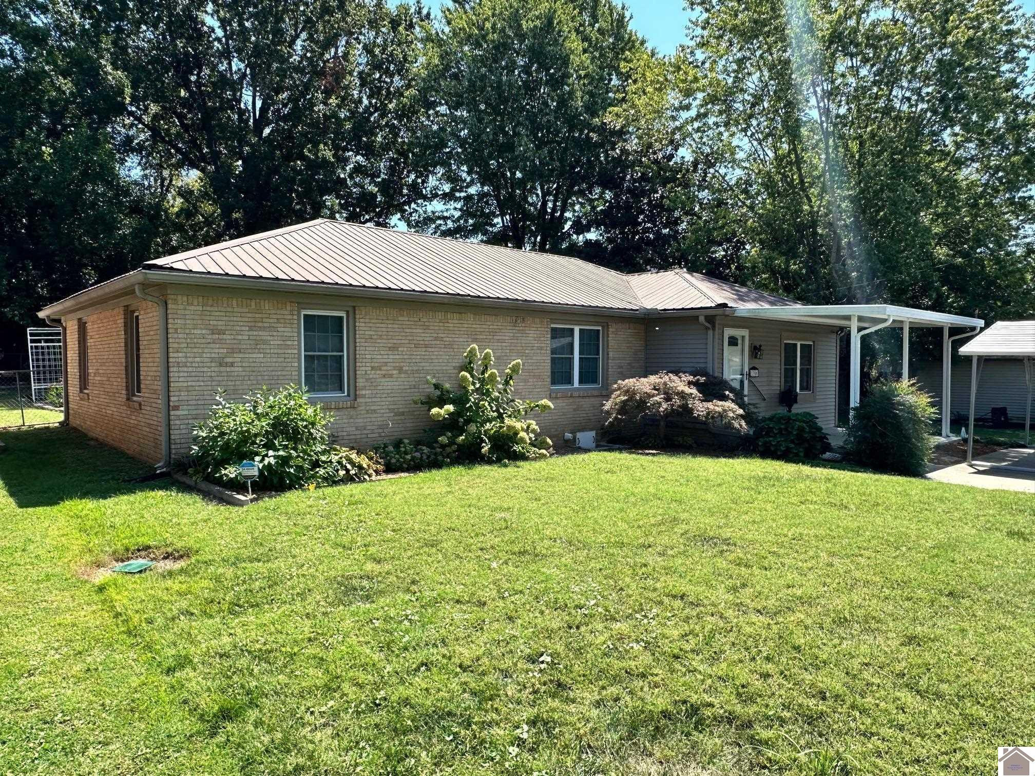 1306 Longview Street Mayfield, KY 42066 - Photo 3 of 28 Photo 3