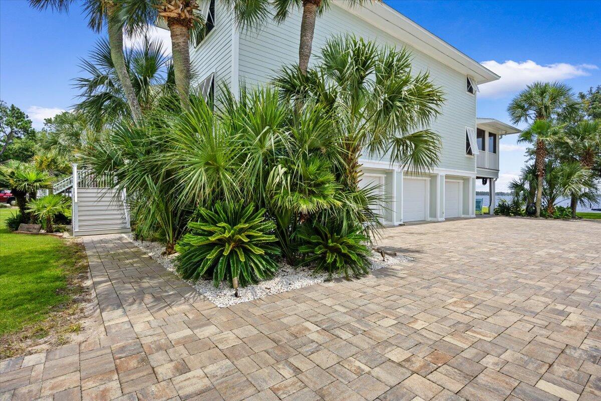 7813 Petersen Point Road Milton, FL 32583 - Photo 11 of 105