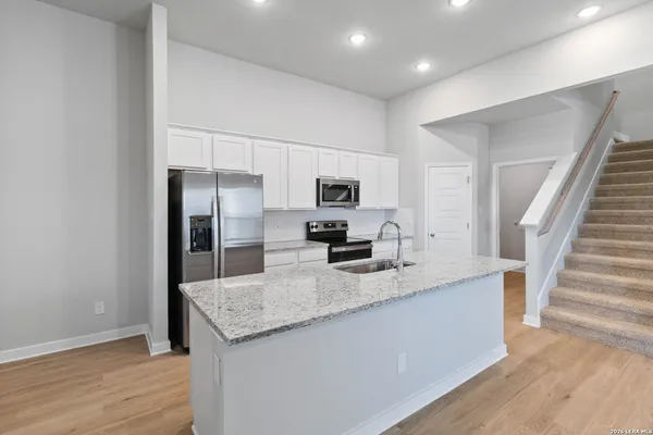 $637,500 | 428 Cross Barn Boulevard, Buda, TX 78610