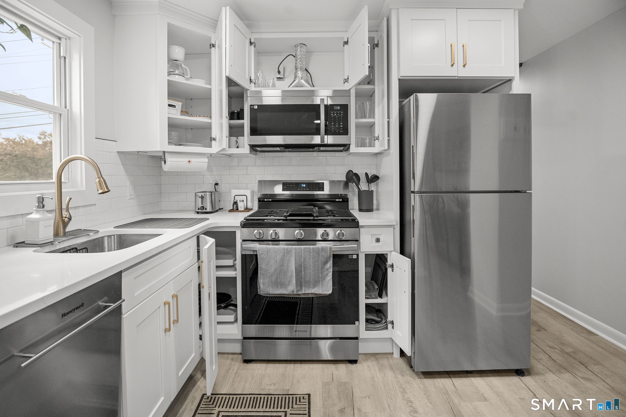 149 East Main Street, Unit 6 Clinton, CT 06413 - Photo 5 of 13