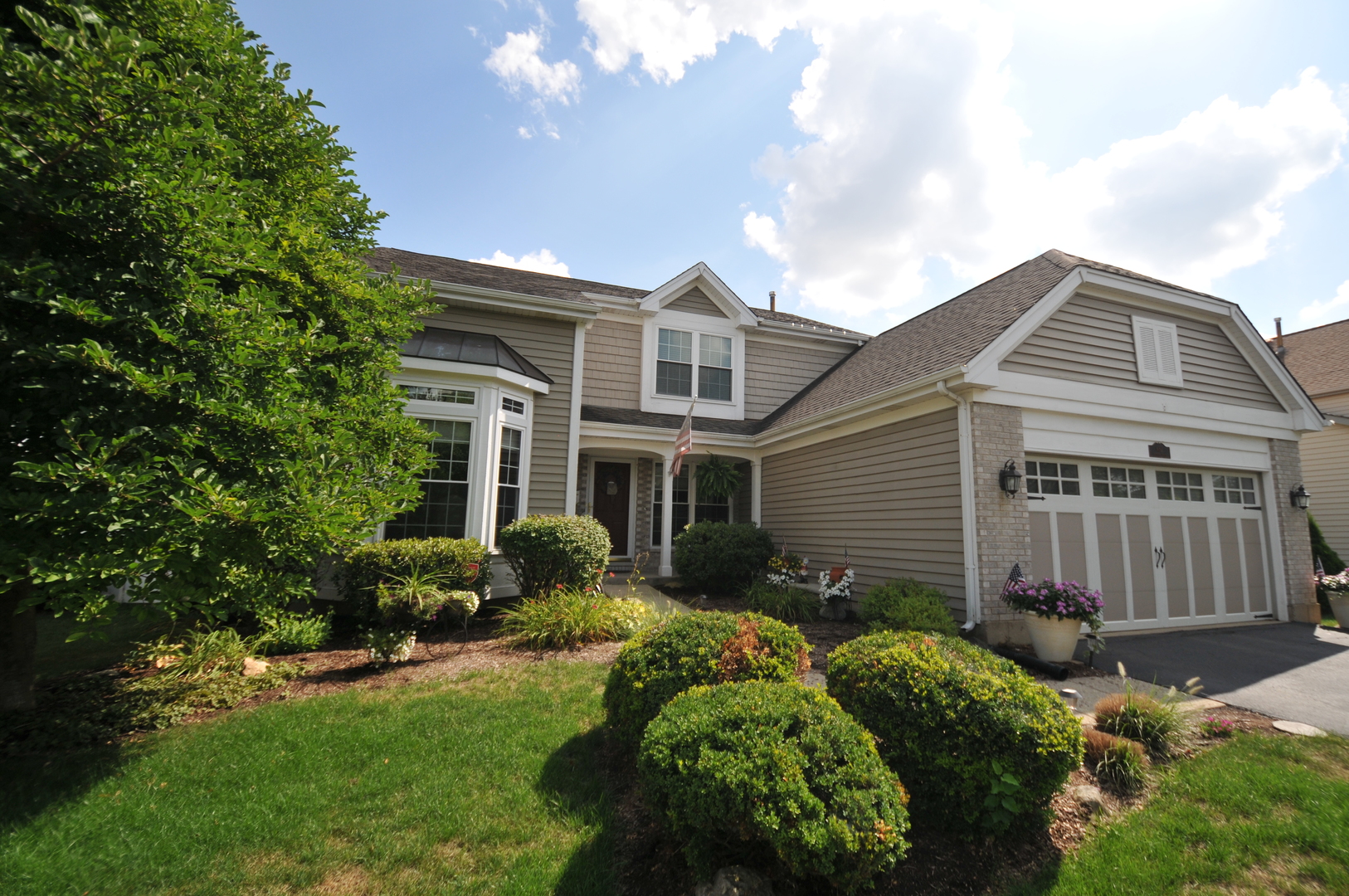 682 Mayfair Drive Carol Stream, IL 60188 - Photo 1 of 50