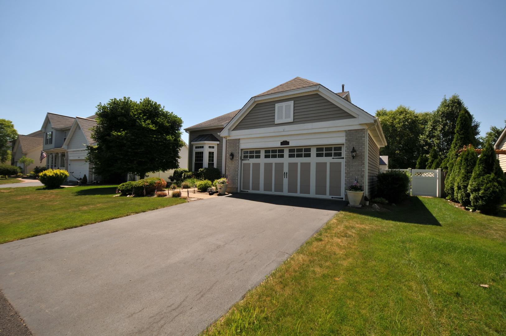 682 Mayfair Drive Carol Stream, IL 60188 - Photo 2 of 50