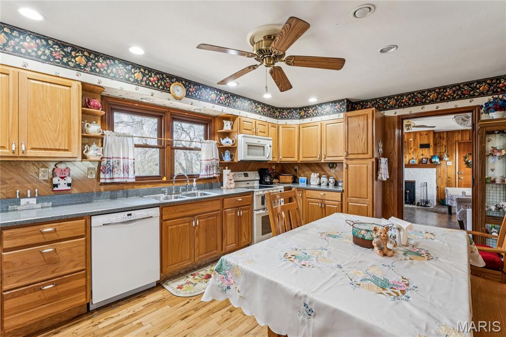 2275 Charbonier Road Florissant, MO 63031 - Photo 12 of 33