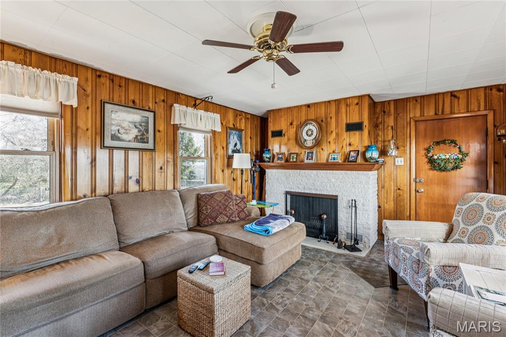 2275 Charbonier Road Florissant, MO 63031 - Photo 15 of 33