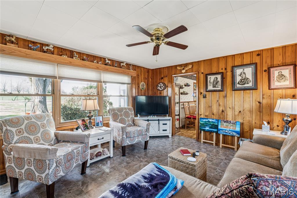 2275 Charbonier Road Florissant, MO 63031 - Photo 16 of 33