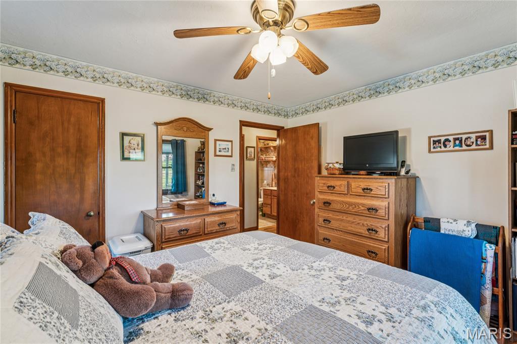 2275 Charbonier Road Florissant, MO 63031 - Photo 18 of 33