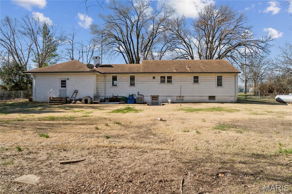 2275 Charbonier Road Florissant, MO 63031 - Photo 25 of 33