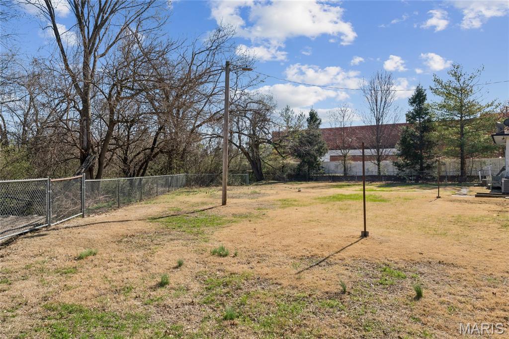 2275 Charbonier Road Florissant, MO 63031 - Photo 27 of 33