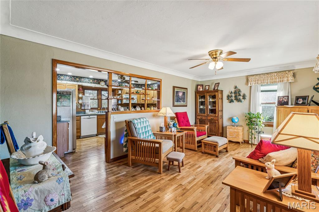 2275 Charbonier Road Florissant, MO 63031 - Photo 7 of 33