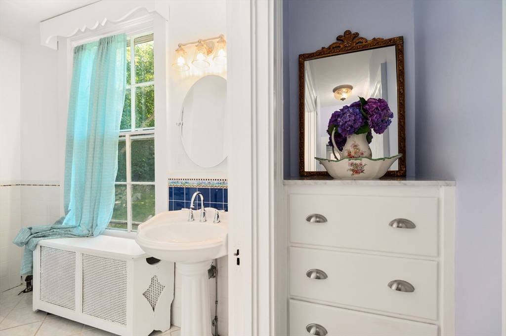 31 Beach Road Gloucester, MA 01930 - Photo 21 of 43 a view of a living room