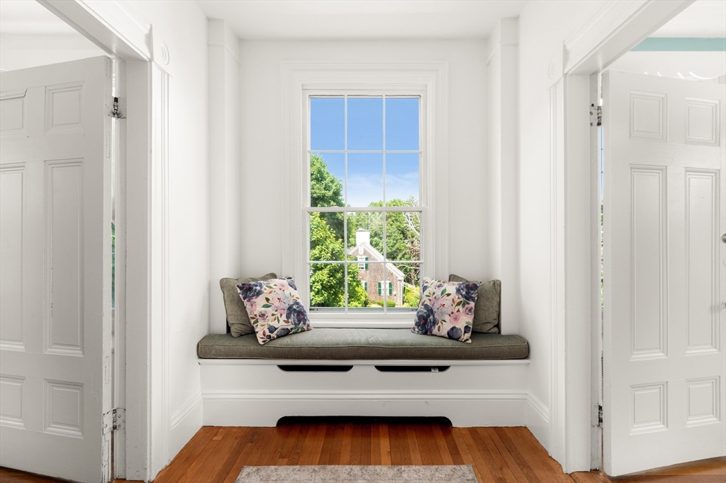 31 Beach Road Gloucester, MA 01930 - Photo 23 of 43 a living room with furniture and a window