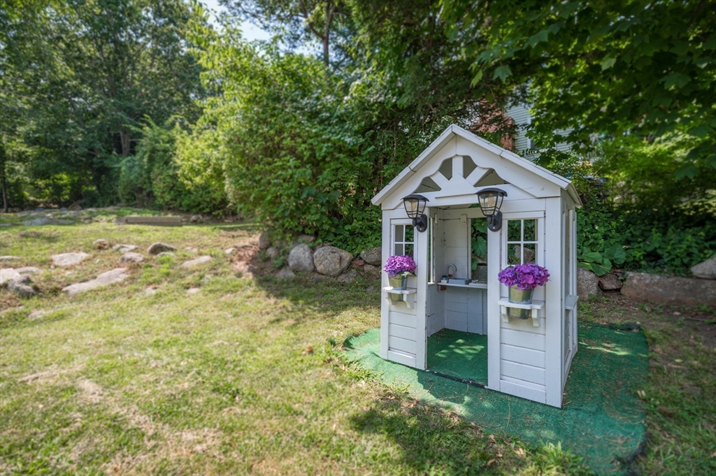 31 Beach Road Gloucester, MA 01930 - Photo 35 of 43 a front view of house with yard