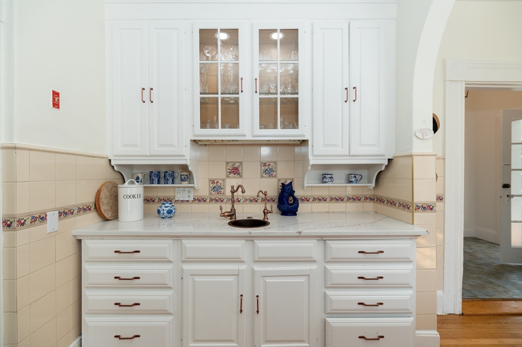31 Beach Road Gloucester, MA 01930 - Photo 9 of 43 a kitchen with cabinets appliances and a sink
